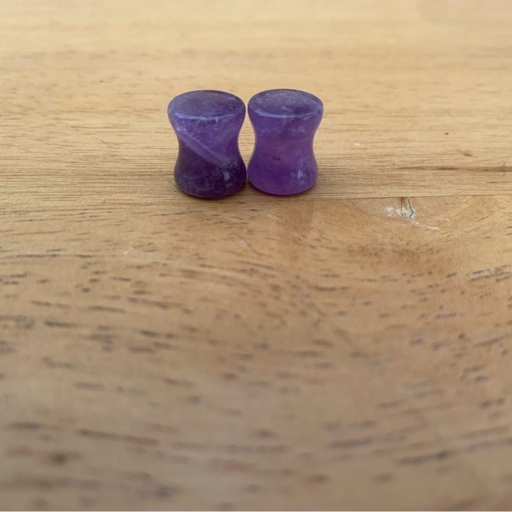 Amethyst crystal 0g (8mm) saddle plugs